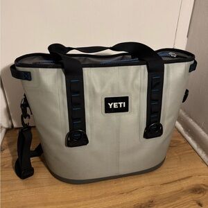 YETI Men's Large Cooler Tote Bag in Gray and Black